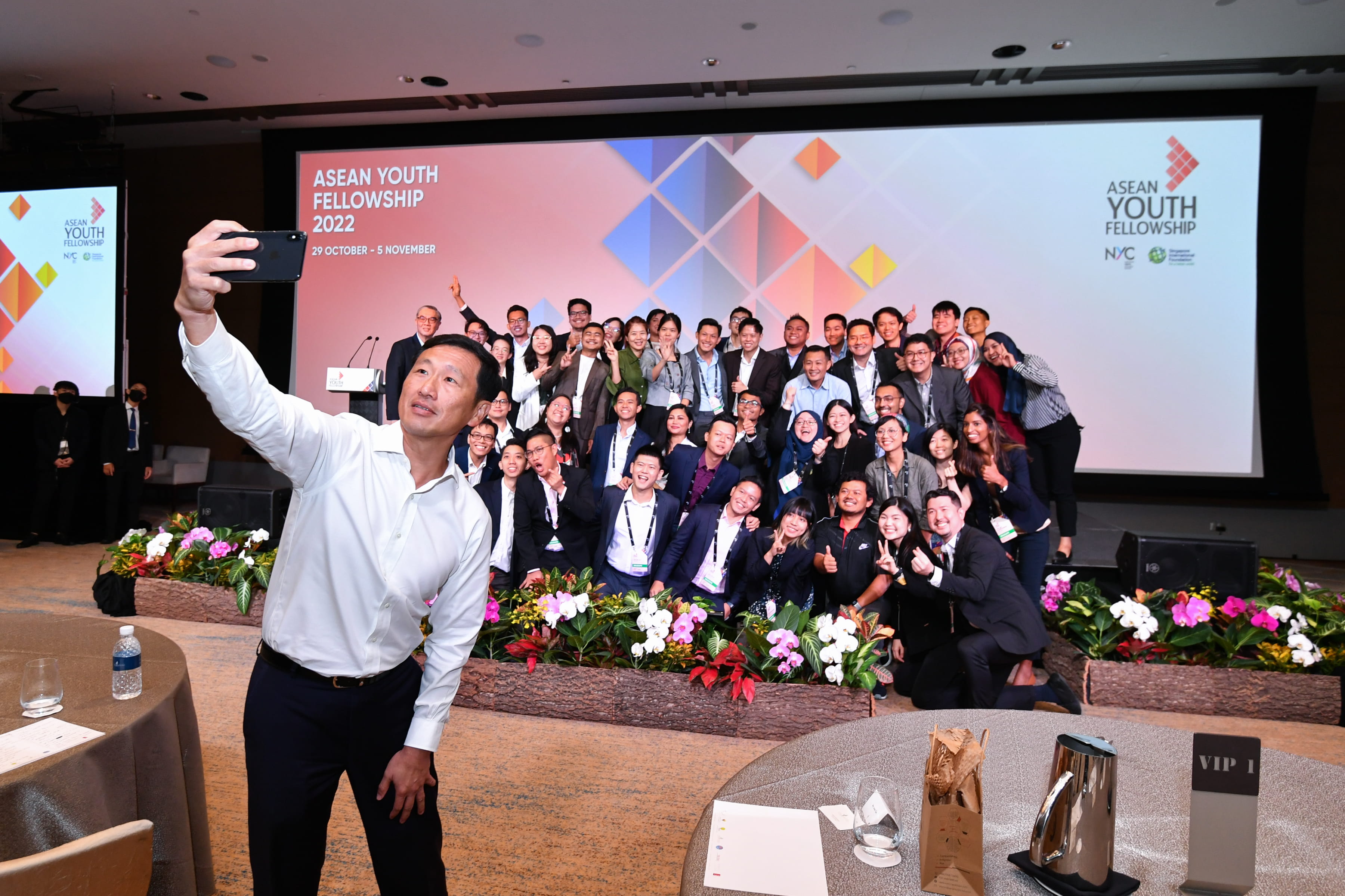 Singapore’s Minister for Health Mr Ong Ye Kung taking a selfie with the 45 Fellows